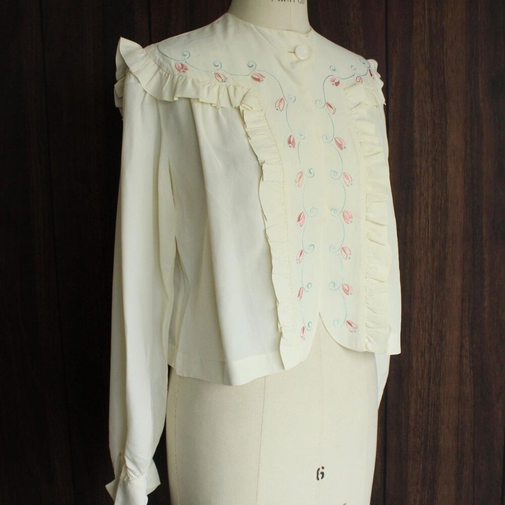 Vintage 1940s Bed Jacket, Winter White Rayon with Blue and Pink Embroidery Short - Picture 5 of 10